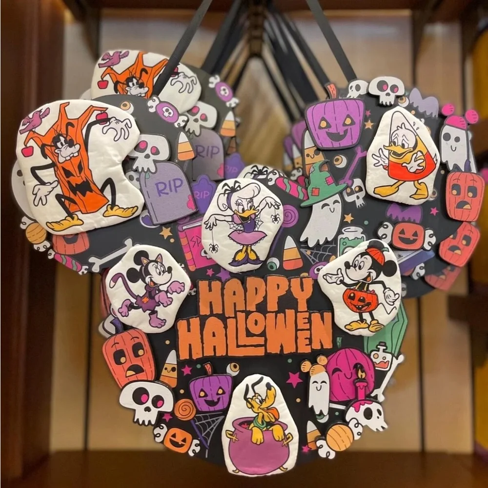 Disney Parks 2022 Mickey Mouse and Friends ''Happy Halloween” Door Wreath NEW